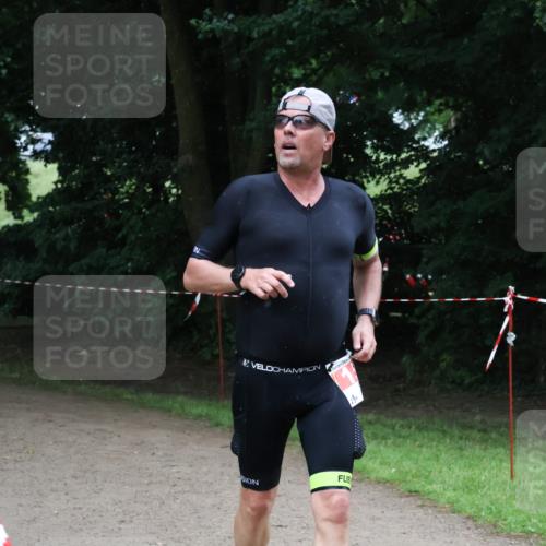 21.06.2025 - 27. Vierlanden-Triathlon Lena Gebhardt http://msf.ph/oto/8003333 15.06.2025 14:16:25 Laufen 114 meine-sportfotos.de