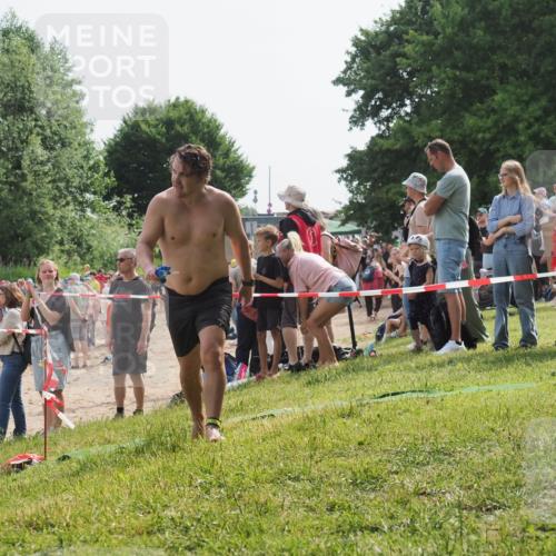 15.06.2025 - 27. Vierlanden-Triathlon KatJ http://msf.ph/oto/8003338 15.06.2025 10:00:18 Schwimmen 290 meine-sportfotos.de