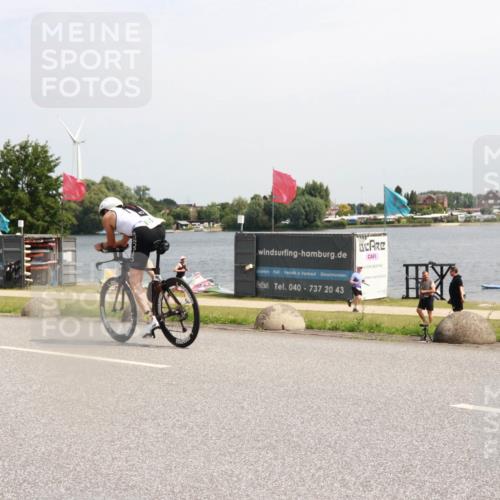 21.06.2025 - 27. Vierlanden-Triathlon H.Heesch http://msf.ph/oto/8003418 15.06.2025 11:48:28 Radfahren 866 meine-sportfotos.de