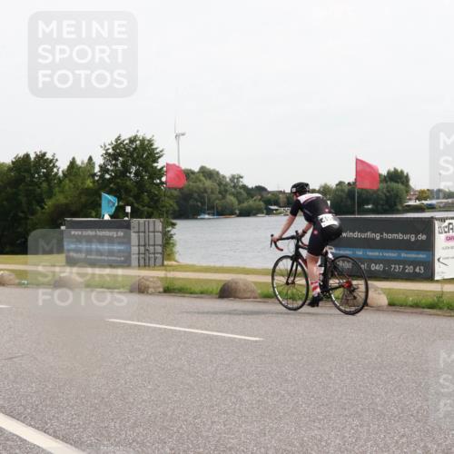 15.06.2025 - 27. Vierlanden-Triathlon H.Heesch http://msf.ph/oto/8003434 15.06.2025 10:29:39 Radfahren 82, 99, 262 meine-sportfotos.de