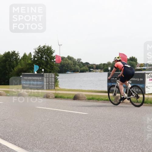 15.06.2025 - 27. Vierlanden-Triathlon H.Heesch http://msf.ph/oto/8003451 15.06.2025 10:29:42 Radfahren 82, 99, 262, 495 meine-sportfotos.de