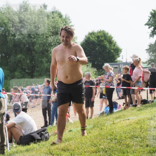 15.06.2025 - 27. Vierlanden-Triathlon KatJ http://msf.ph/oto/8003455 15.06.2025 10:00:20 Schwimmen 290 meine-sportfotos.de