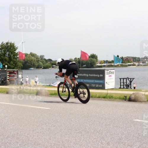 21.06.2025 - 27. Vierlanden-Triathlon H.Heesch http://msf.ph/oto/8003458 15.06.2025 11:48:43 Radfahren 853 meine-sportfotos.de