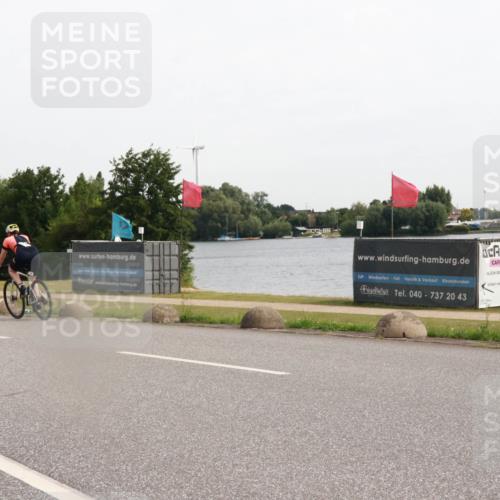 15.06.2025 - 27. Vierlanden-Triathlon H.Heesch http://msf.ph/oto/8003466 15.06.2025 10:29:43 Radfahren 82, 99, 262, 495, 558 meine-sportfotos.de