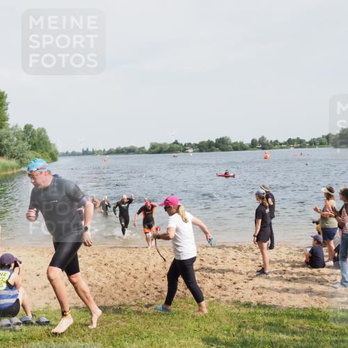 21.06.2025 - 27. Vierlanden-Triathlon MichiJ http://msf.ph/oto/8003469 15.06.2026 10:05:53 Schwimmen 372, 392, 410, 435, 442, 450, 458 meine-sportfotos.de