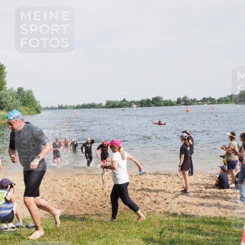 21.06.2025 - 27. Vierlanden-Triathlon MichiJ http://msf.ph/oto/8003473 15.06.2026 10:05:53 Schwimmen 372, 392, 410, 435, 442, 450, 458 meine-sportfotos.de