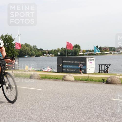21.06.2025 - 27. Vierlanden-Triathlon H.Heesch http://msf.ph/oto/8003477 15.06.2025 11:48:56 Radfahren 739 meine-sportfotos.de