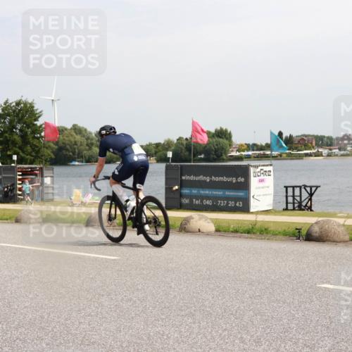 21.06.2025 - 27. Vierlanden-Triathlon H.Heesch http://msf.ph/oto/8003504 15.06.2025 11:49:12 Radfahren 773 meine-sportfotos.de