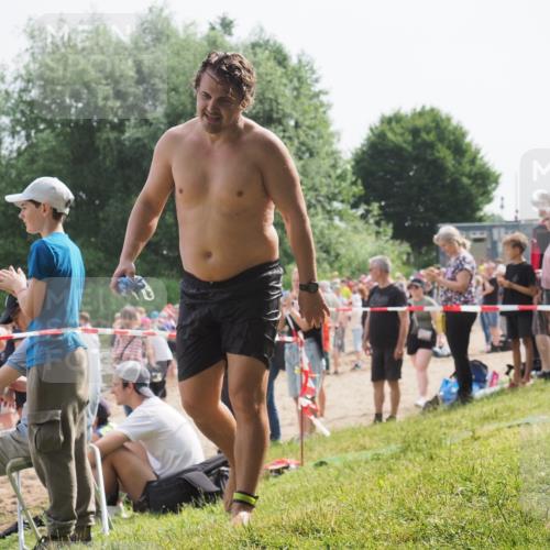 15.06.2025 - 27. Vierlanden-Triathlon KatJ http://msf.ph/oto/8003506 15.06.2025 10:00:20 Schwimmen 290 meine-sportfotos.de