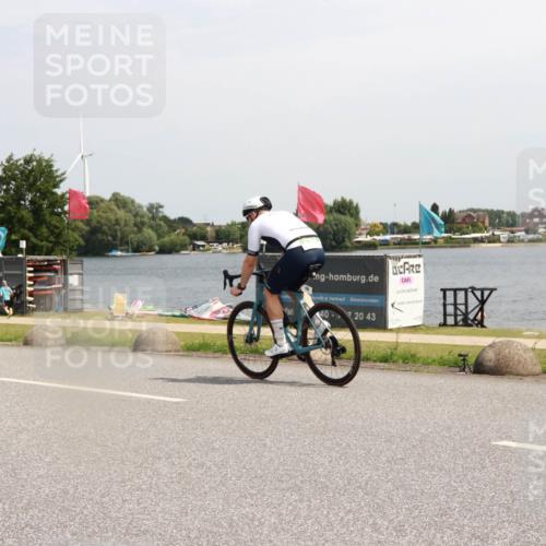 21.06.2025 - 27. Vierlanden-Triathlon H.Heesch http://msf.ph/oto/8003510 15.06.2025 11:49:12 Radfahren 773 meine-sportfotos.de