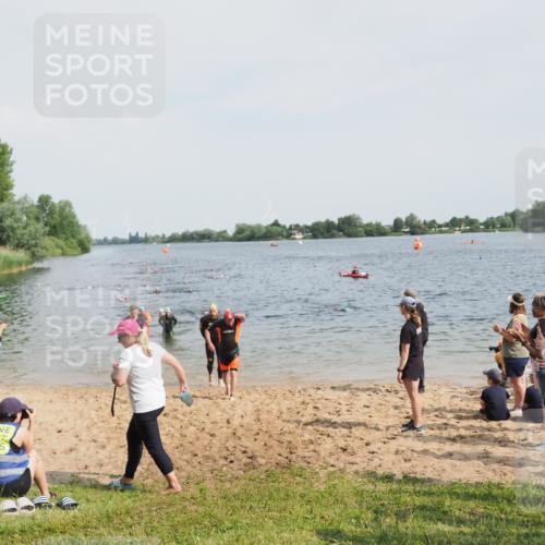 21.06.2025 - 27. Vierlanden-Triathlon MichiJ http://msf.ph/oto/8003513 15.06.2026 10:05:54 Schwimmen 372, 392, 410, 435, 442, 458 meine-sportfotos.de