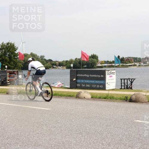 21.06.2025 - 27. Vierlanden-Triathlon H.Heesch http://msf.ph/oto/8003514 15.06.2025 11:49:13 Radfahren 637, 773 meine-sportfotos.de