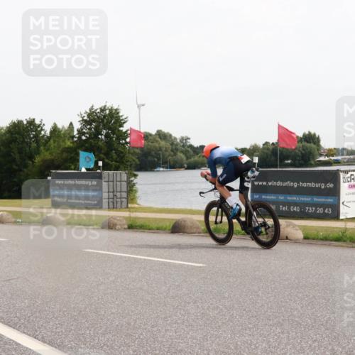 15.06.2025 - 27. Vierlanden-Triathlon H.Heesch http://msf.ph/oto/8003515 15.06.2025 10:29:49 Radfahren 21, 61, 558 meine-sportfotos.de