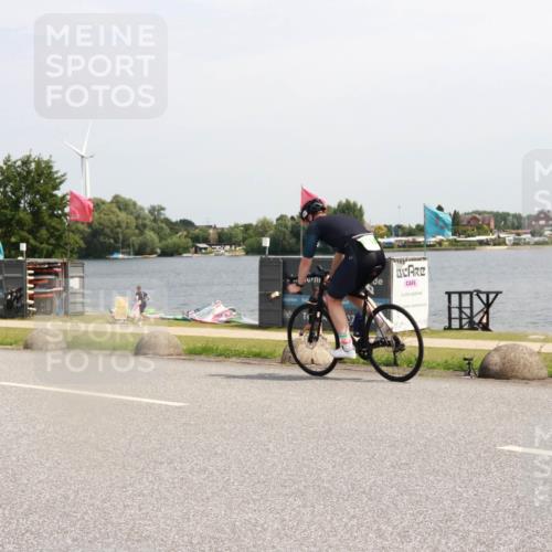 21.06.2025 - 27. Vierlanden-Triathlon H.Heesch http://msf.ph/oto/8003525 15.06.2025 11:49:24 Radfahren 844 meine-sportfotos.de