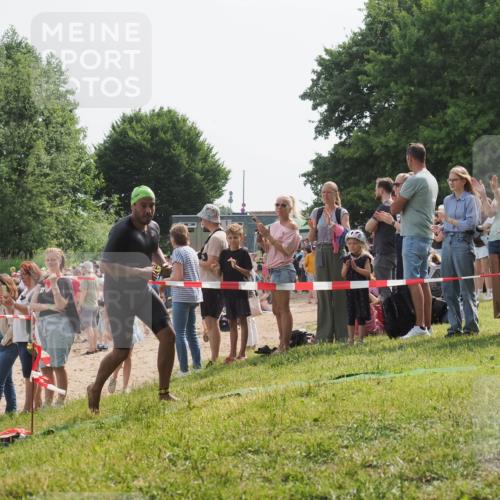 15.06.2025 - 27. Vierlanden-Triathlon KatJ http://msf.ph/oto/8003529 15.06.2025 10:02:18 Schwimmen 317 meine-sportfotos.de