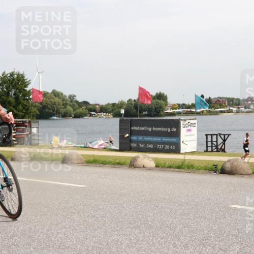 21.06.2025 - 27. Vierlanden-Triathlon H.Heesch http://msf.ph/oto/8003540 15.06.2025 11:49:33 Radfahren 681, 779, 835 meine-sportfotos.de