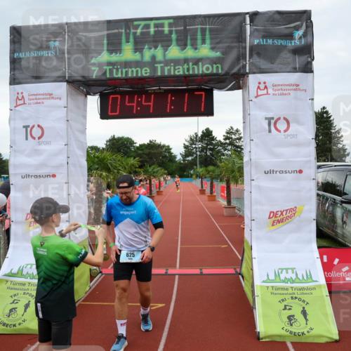 15.06.2025 - 7 Türme Triathlon Michael Strokosch http://msf.ph/oto/8003548 15.06.2025 14:41:17 Ziel 625 meine-sportfotos.de