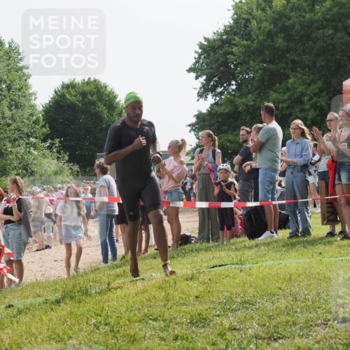15.06.2025 - 27. Vierlanden-Triathlon KatJ http://msf.ph/oto/8003556 15.06.2025 10:02:19 Schwimmen 317 meine-sportfotos.de