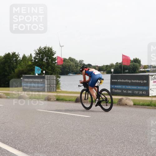 15.06.2025 - 27. Vierlanden-Triathlon H.Heesch http://msf.ph/oto/8003560 15.06.2025 10:29:51 Radfahren 21, 61, 558 meine-sportfotos.de