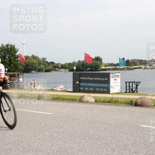 21.06.2025 - 27. Vierlanden-Triathlon H.Heesch http://msf.ph/oto/8003561 15.06.2025 11:49:41 Radfahren 810, 828, 845, 855 meine-sportfotos.de