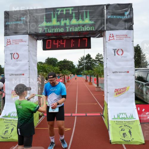 15.06.2025 - 7 Türme Triathlon Michael Strokosch http://msf.ph/oto/8003562 15.06.2025 14:41:17 Ziel 625 meine-sportfotos.de
