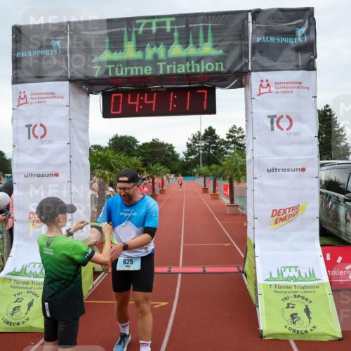 15.06.2025 - 7 Türme Triathlon Michael Strokosch http://msf.ph/oto/8003566 15.06.2025 14:41:17 Ziel 625 meine-sportfotos.de