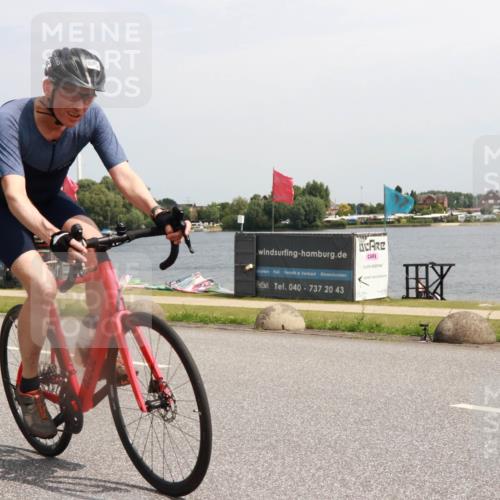 21.06.2025 - 27. Vierlanden-Triathlon H.Heesch http://msf.ph/oto/8003572 15.06.2025 11:49:43 Radfahren 810, 828, 845 meine-sportfotos.de