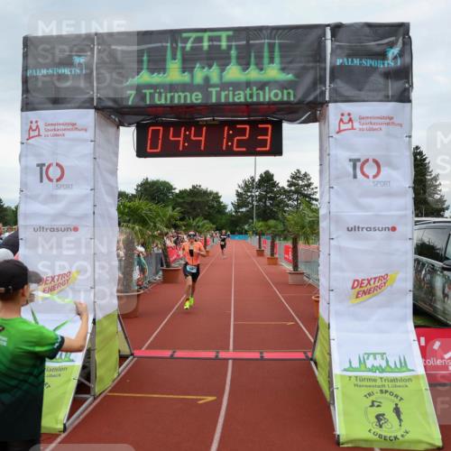 15.06.2025 - 7 Türme Triathlon Michael Strokosch http://msf.ph/oto/8003577 15.06.2025 14:41:23 Ziel 520, 625 meine-sportfotos.de