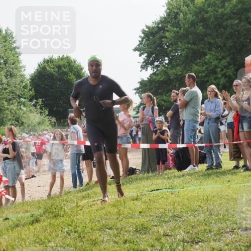 15.06.2025 - 27. Vierlanden-Triathlon KatJ http://msf.ph/oto/8003594 15.06.2025 10:02:20 Schwimmen 317 meine-sportfotos.de