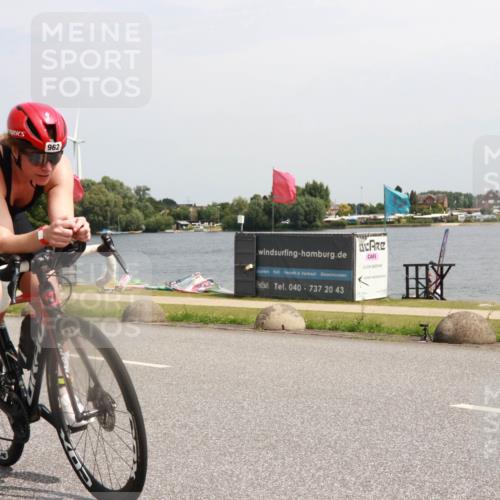 21.06.2025 - 27. Vierlanden-Triathlon H.Heesch http://msf.ph/oto/8003598 15.06.2025 11:49:54 Radfahren 747, 820, 962 meine-sportfotos.de