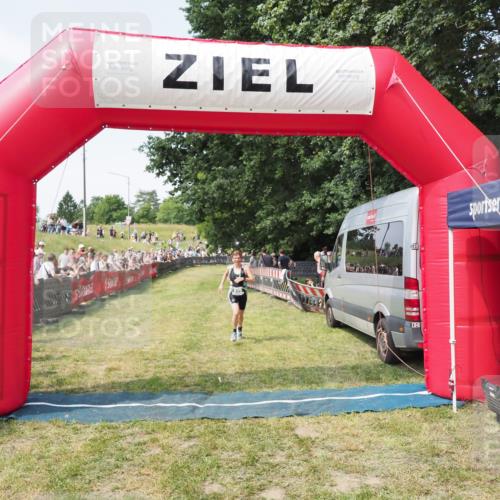 21.06.2025 - 27. Vierlanden-Triathlon MichiJ http://msf.ph/oto/8003604 15.06.2026 11:27:34 Ziel 509 meine-sportfotos.de