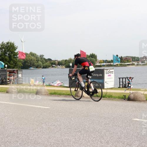 21.06.2025 - 27. Vierlanden-Triathlon H.Heesch http://msf.ph/oto/8003614 15.06.2025 11:50:03 Radfahren 714, 786, 832 meine-sportfotos.de