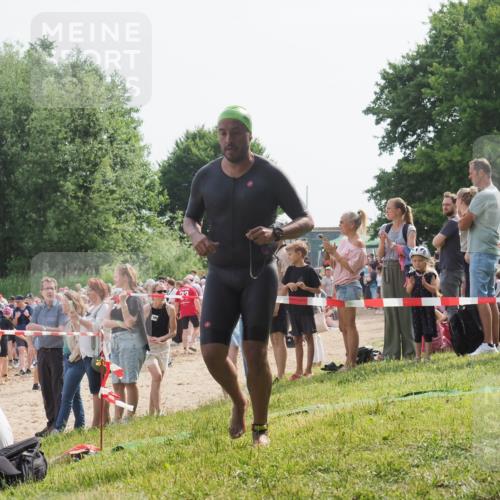 15.06.2025 - 27. Vierlanden-Triathlon KatJ http://msf.ph/oto/8003622 15.06.2025 10:02:20 Schwimmen 317 meine-sportfotos.de