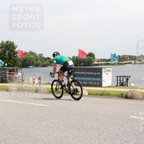 21.06.2025 - 27. Vierlanden-Triathlon H.Heesch http://msf.ph/oto/8003628 15.06.2025 11:50:10 Radfahren 714, 738, 819, 830, 832, 953 meine-sportfotos.de