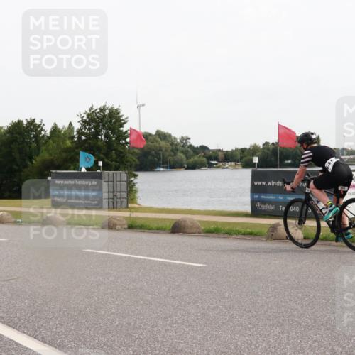 15.06.2025 - 27. Vierlanden-Triathlon H.Heesch http://msf.ph/oto/8003669 15.06.2025 10:30:24 Radfahren 38, 185, 239, 602 meine-sportfotos.de