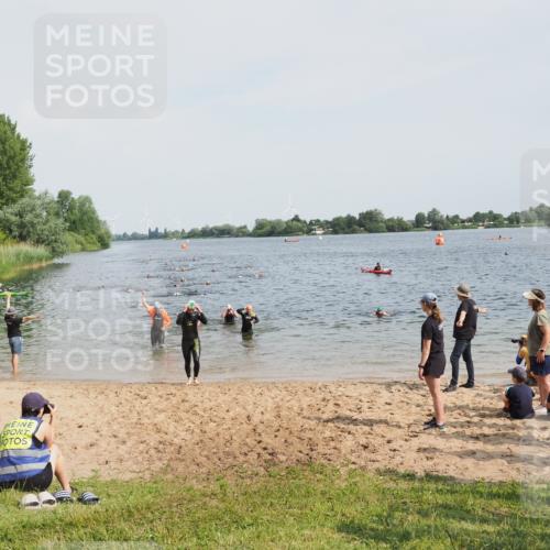 21.06.2025 - 27. Vierlanden-Triathlon MichiJ http://msf.ph/oto/8003703 15.06.2026 10:06:01 Schwimmen 362, 372, 410, 448, 458 meine-sportfotos.de