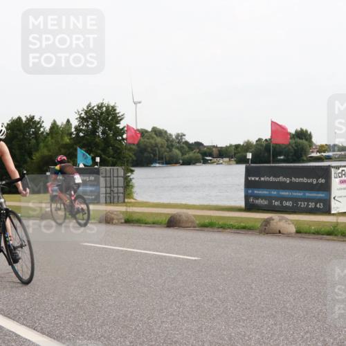 15.06.2025 - 27. Vierlanden-Triathlon H.Heesch http://msf.ph/oto/8003708 15.06.2025 10:30:27 Radfahren 239, 248, 515, 563 meine-sportfotos.de