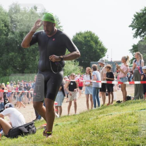 15.06.2025 - 27. Vierlanden-Triathlon KatJ http://msf.ph/oto/8003712 15.06.2025 10:02:21 Schwimmen 317 meine-sportfotos.de