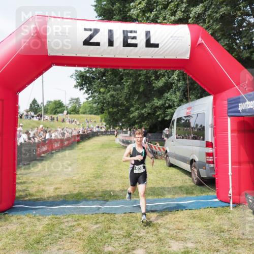 21.06.2025 - 27. Vierlanden-Triathlon MichiJ http://msf.ph/oto/8003719 15.06.2026 11:27:35 Ziel 509 meine-sportfotos.de