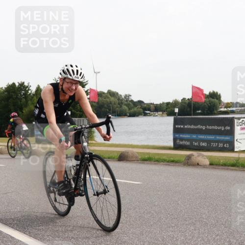 15.06.2025 - 27. Vierlanden-Triathlon H.Heesch http://msf.ph/oto/8003724 15.06.2025 10:30:27 Radfahren 239, 248, 515, 563 meine-sportfotos.de