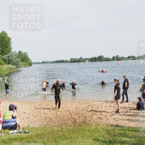 21.06.2025 - 27. Vierlanden-Triathlon MichiJ http://msf.ph/oto/8003741 15.06.2026 10:06:03 Schwimmen 362, 369, 372, 410, 448, 458 meine-sportfotos.de