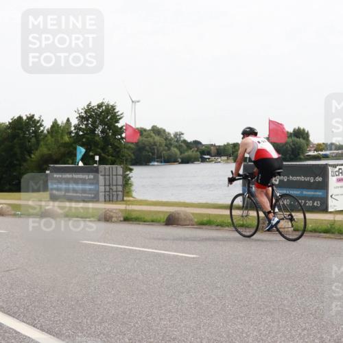 15.06.2025 - 27. Vierlanden-Triathlon H.Heesch http://msf.ph/oto/8003743 15.06.2025 10:30:38 Radfahren 5, 619 meine-sportfotos.de