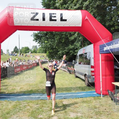 21.06.2025 - 27. Vierlanden-Triathlon MichiJ http://msf.ph/oto/8003778 15.06.2026 11:28:01 Ziel 193, 590 meine-sportfotos.de