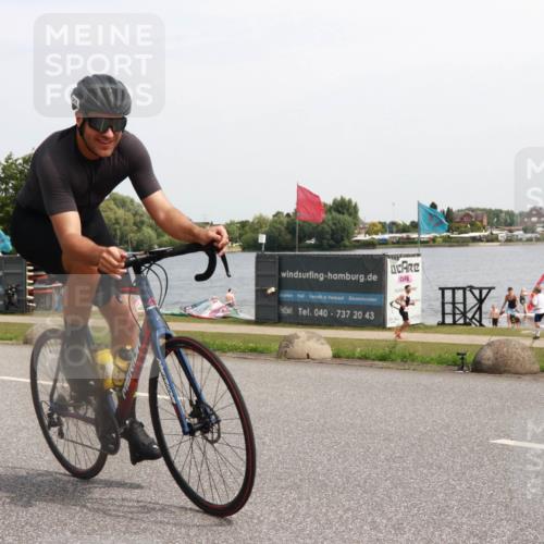 21.06.2025 - 27. Vierlanden-Triathlon H.Heesch http://msf.ph/oto/8003782 15.06.2025 11:51:38 Radfahren 728, 824, 952, 958 meine-sportfotos.de