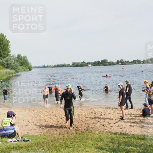 21.06.2025 - 27. Vierlanden-Triathlon MichiJ http://msf.ph/oto/8003792 15.06.2026 10:06:05 Schwimmen 362, 369, 372, 381, 410, 418, 448 meine-sportfotos.de