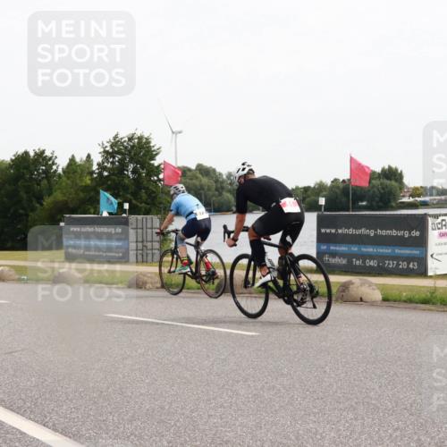 15.06.2025 - 27. Vierlanden-Triathlon H.Heesch http://msf.ph/oto/8003798 15.06.2025 10:30:54 Radfahren 51, 553, 572 meine-sportfotos.de