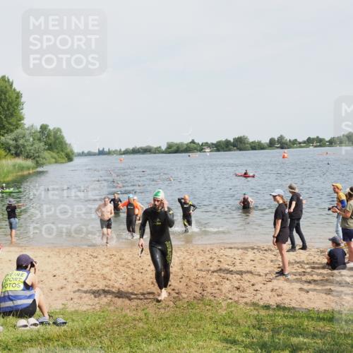 21.06.2025 - 27. Vierlanden-Triathlon MichiJ http://msf.ph/oto/8003800 15.06.2026 10:06:05 Schwimmen 362, 369, 372, 381, 410, 418, 448 meine-sportfotos.de