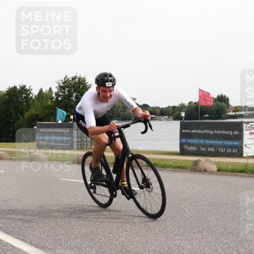 15.06.2025 - 27. Vierlanden-Triathlon H.Heesch http://msf.ph/oto/8003823 15.06.2025 10:31:04 Radfahren 11, 135, 207, 303, 474 meine-sportfotos.de