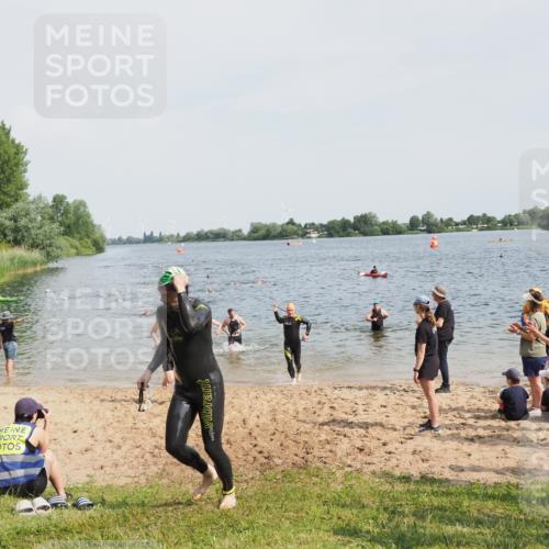 21.06.2025 - 27. Vierlanden-Triathlon MichiJ http://msf.ph/oto/8003826 15.06.2026 10:06:07 Schwimmen 362, 369, 370, 381, 410, 418, 448, 455 meine-sportfotos.de