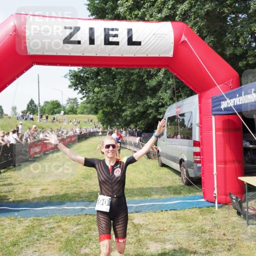 21.06.2025 - 27. Vierlanden-Triathlon MichiJ http://msf.ph/oto/8003829 15.06.2026 11:28:02 Ziel 193, 590 meine-sportfotos.de